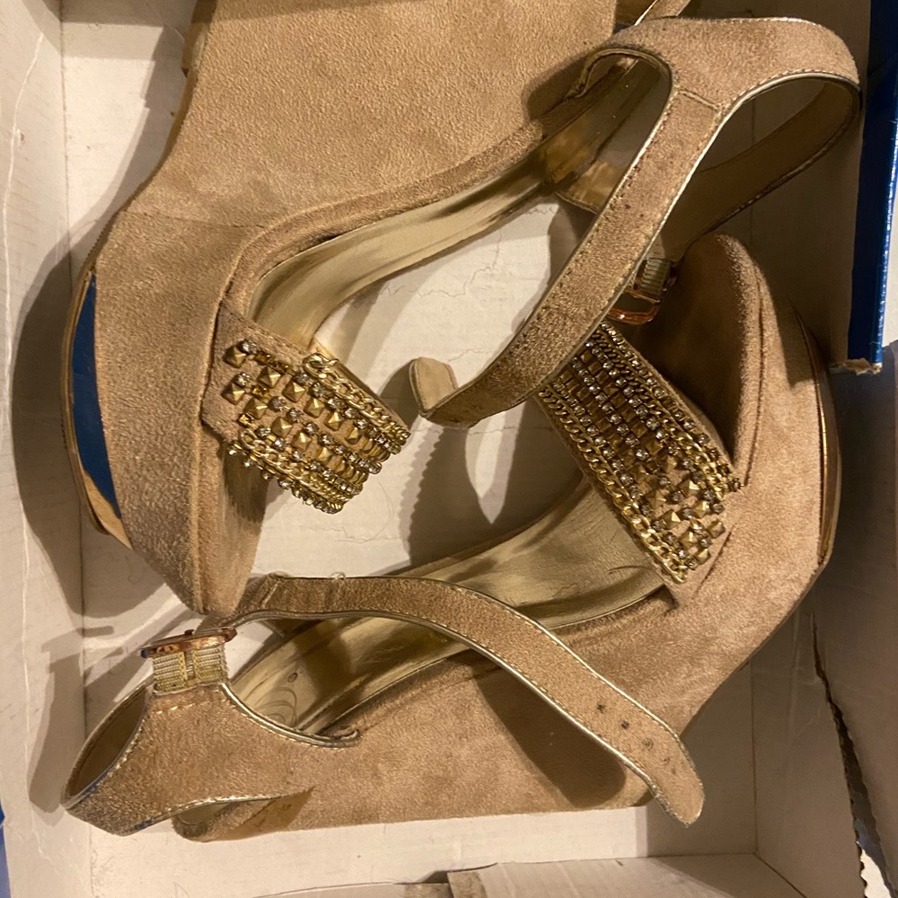 Tan Wedges